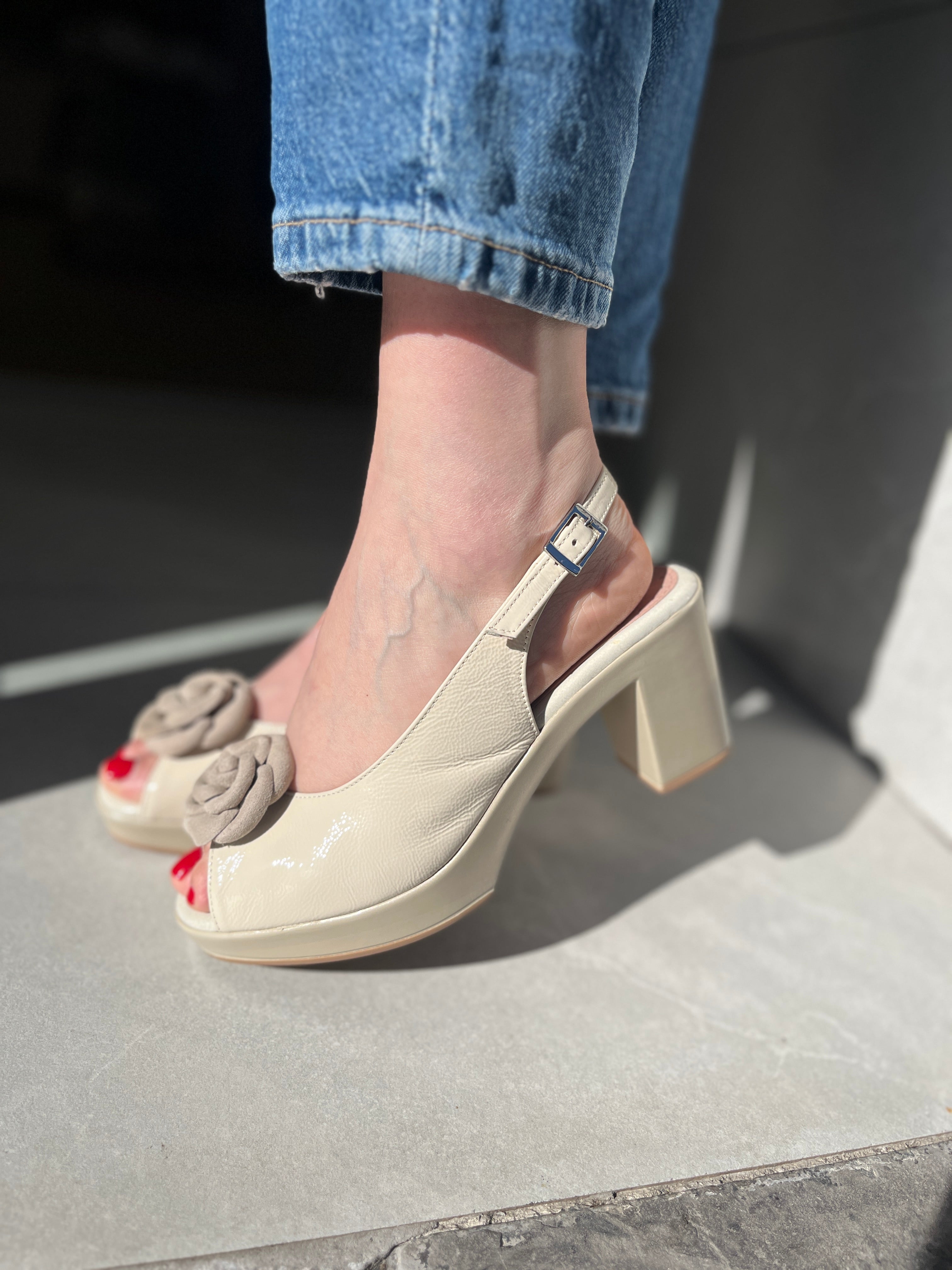 Sandalias de tacón flor Pitillos