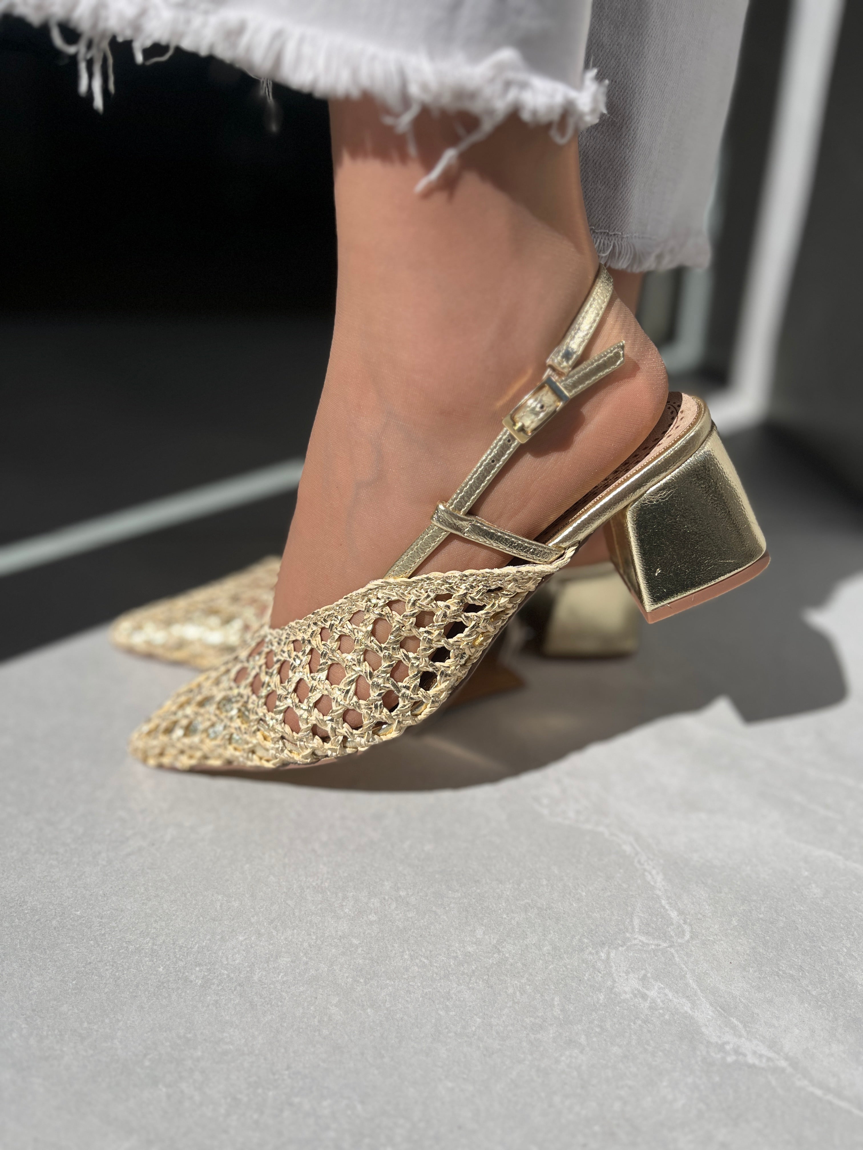 Zapato de tacón medio destalonado Corina