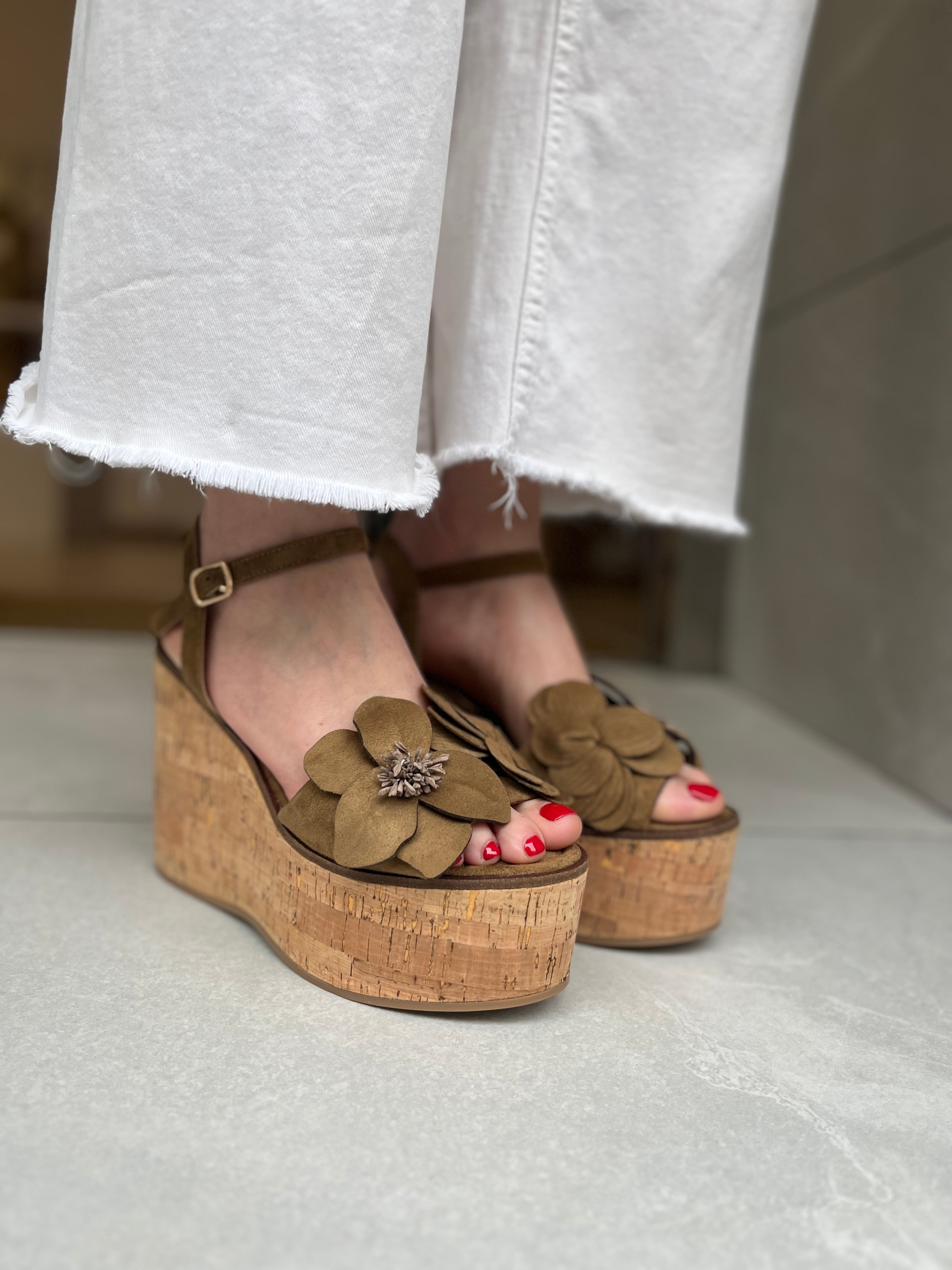 Sandalias con cuña CORINA