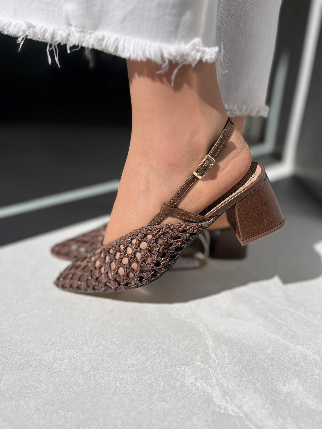 Zapato de tacón medio destalonado Corina